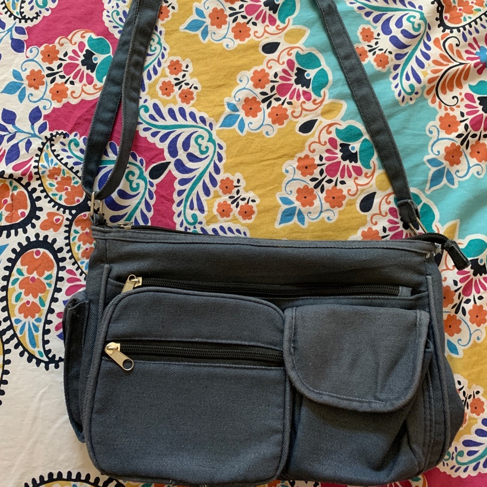 Shoulder bag with outer pockets!!